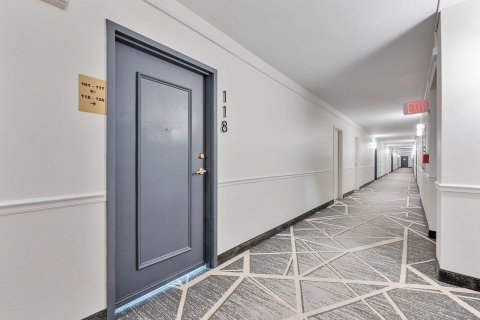 Condo in Palm Beach, Florida, 2 bedrooms  № 2187983 - photo 21