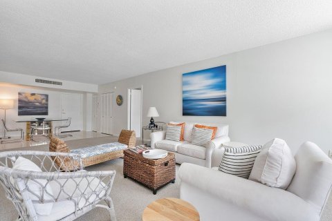 Condo in Palm Beach, Florida, 2 bedrooms  № 2187983 - photo 18