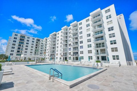 Condo in Palm Beach, Florida, 2 bedrooms  № 2187983 - photo 29