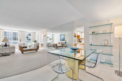 Condo in Palm Beach, Florida, 2 bedrooms  № 2187983 - photo 14