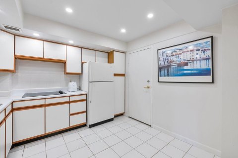 Condo in Palm Beach, Florida, 2 bedrooms  № 2187983 - photo 10
