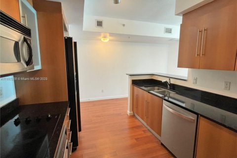 Condo in Miami, Florida, 2 bedrooms  № 1944236 - photo 8