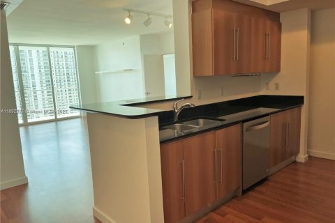 Condo in Miami, Florida, 2 bedrooms  № 1944236 - photo 4