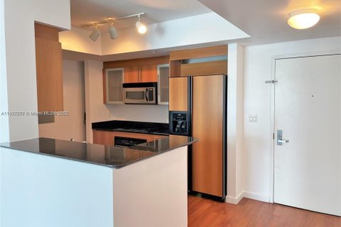 Condo in Miami, Florida, 2 bedrooms  № 1944236 - photo 5