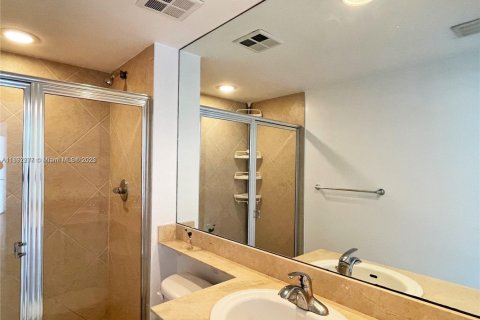 Condo in Miami, Florida, 2 bedrooms  № 1944236 - photo 20