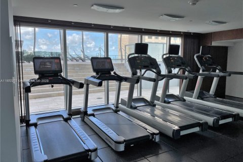 Condo in Miami, Florida, 2 bedrooms  № 1944236 - photo 30