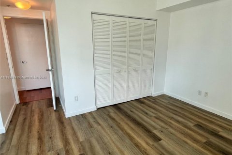 Condo in Miami, Florida, 2 bedrooms  № 1944236 - photo 24