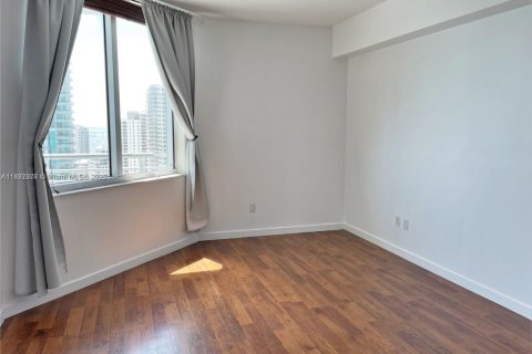 Condo in Miami, Florida, 2 bedrooms  № 1944236 - photo 13