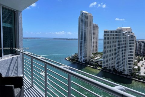 Condo in Miami, Florida, 2 bedrooms  № 1944236 - photo 1
