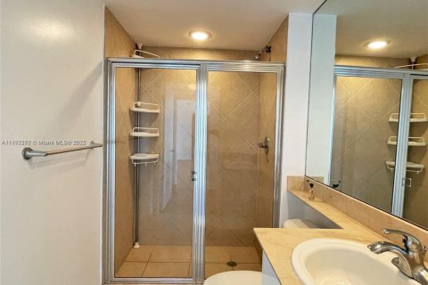 Condo in Miami, Florida, 2 bedrooms  № 1944236 - photo 21