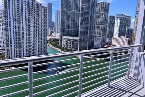 Condo in Miami, Florida, 2 bedrooms  № 1944236 - photo 2