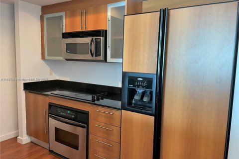 Condo in Miami, Florida, 2 bedrooms  № 1944236 - photo 7