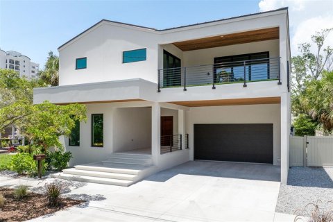 House in Sarasota, Florida 5 bedrooms, 290.6 sq.m. № 2151377 - photo 2