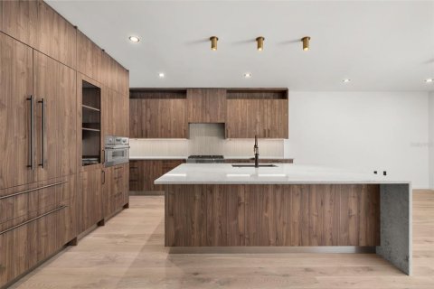 House in Sarasota, Florida 5 bedrooms, 290.6 sq.m. № 2151377 - photo 13