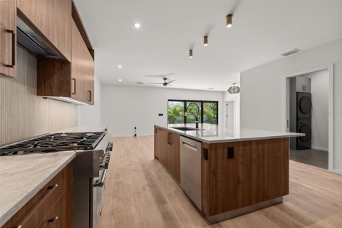 House in Sarasota, Florida 5 bedrooms, 290.6 sq.m. № 2151377 - photo 28