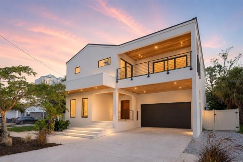 House in Sarasota, Florida 5 bedrooms, 290.6 sq.m. № 2151377