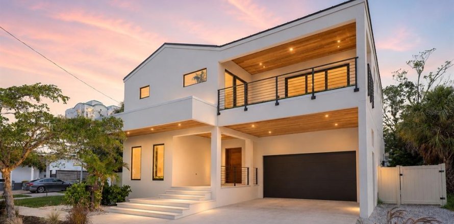 House in Sarasota, Florida 5 bedrooms, 290.6 sq.m. № 2151377