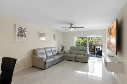 Condo in North Miami Beach, Florida, 1 bedroom  № 1811788 - photo 6