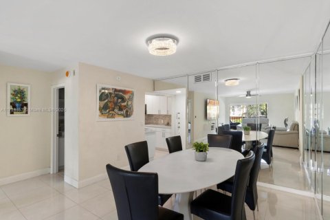 Condo in North Miami Beach, Florida, 1 bedroom  № 1811788 - photo 7