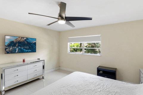 Condo in North Miami Beach, Florida, 1 bedroom  № 1811788 - photo 10