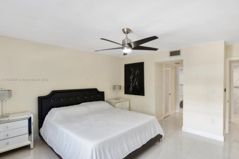 Condo in North Miami Beach, Florida, 1 bedroom  № 1811788 - photo 9
