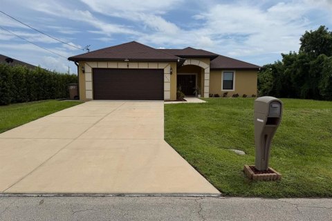 Villa ou maison à Lehigh Acres, Floride 3 chambres, 118.91 m2 № 2350205