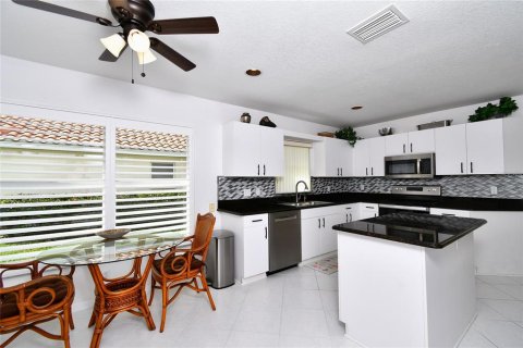 House in Punta Gorda, Florida 3 bedrooms, 160.63 sq.m. № 1913256 - photo 13