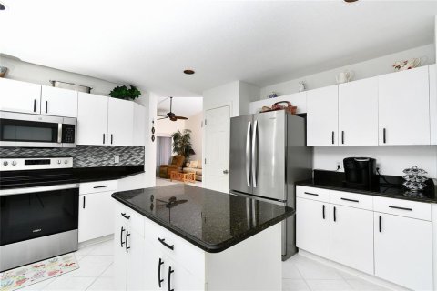 House in Punta Gorda, Florida 3 bedrooms, 160.63 sq.m. № 1913256 - photo 16