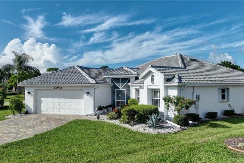House in Punta Gorda, Florida 3 bedrooms, 160.63 sq.m. № 1913256 - photo 1