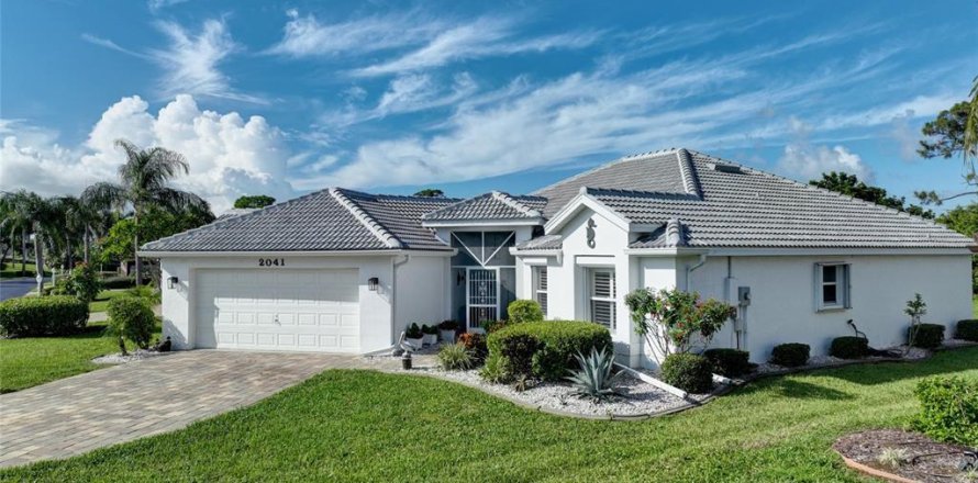 House in Punta Gorda, Florida 3 bedrooms, 160.63 sq.m. № 1913256