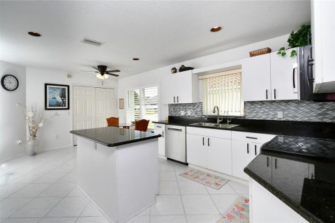 House in Punta Gorda, Florida 3 bedrooms, 160.63 sq.m. № 1913256 - photo 10