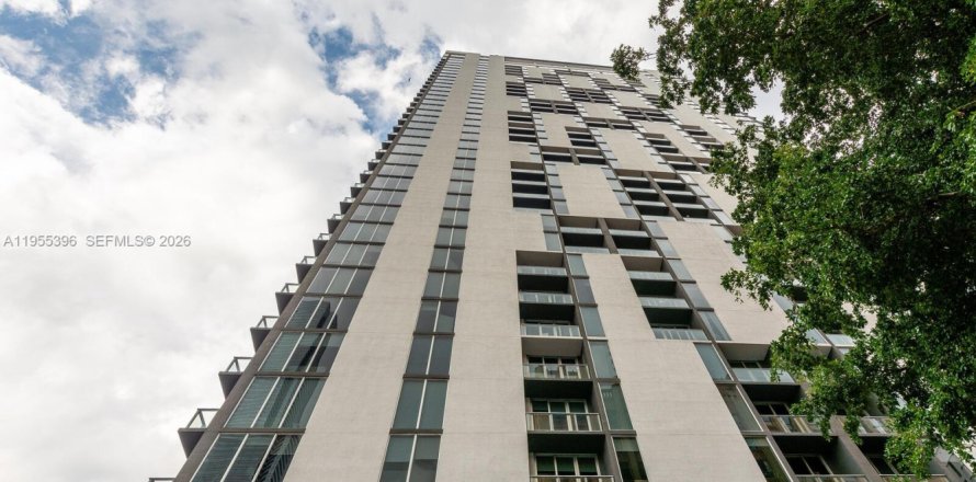 Studio in the Condo in Miami, Florida  № 2026820