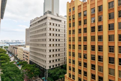 Condo in Miami, Florida  № 2026820 - photo 24