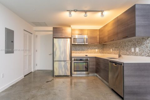 Condo in Miami, Florida  № 2026820 - photo 11