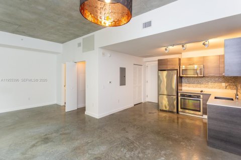 Condo in Miami, Florida  № 2026820 - photo 8