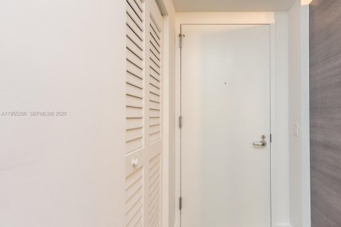 Condo in Miami, Florida  № 2026820 - photo 5