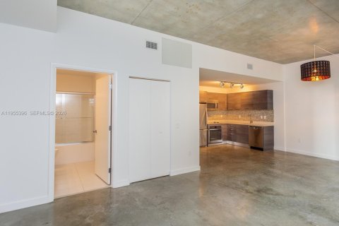 Condo in Miami, Florida  № 2026820 - photo 18