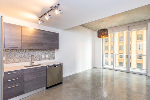 Condo in Miami, Florida  № 2026820 - photo 6