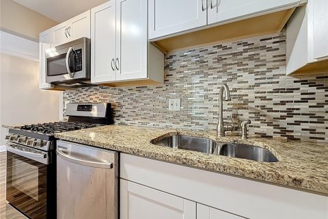 Condo in Saint Petersburg, Florida, 1 bedroom  № 1800262 - photo 27