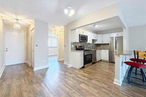 Condo in Saint Petersburg, Florida, 1 bedroom  № 1800262 - photo 22