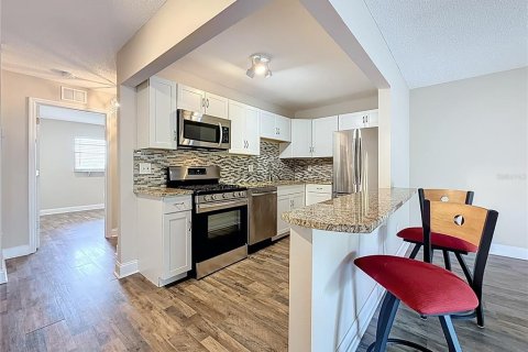 Condo in Saint Petersburg, Florida, 1 bedroom  № 1800262 - photo 23