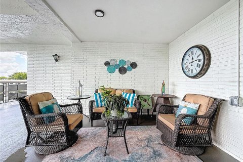 Condo in Saint Petersburg, Florida, 1 bedroom  № 1800262 - photo 16
