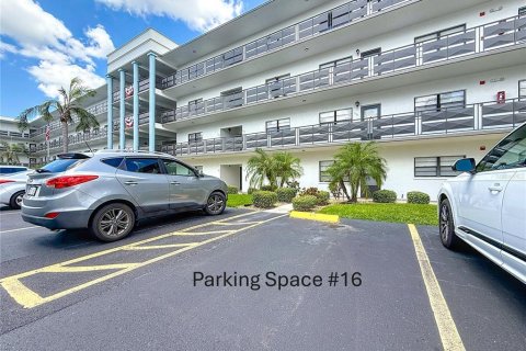 Condo in Saint Petersburg, Florida, 1 bedroom  № 1800262 - photo 12