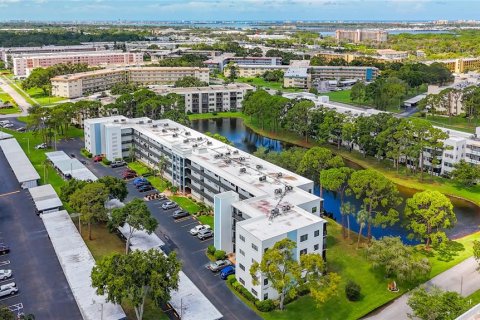 Condo in Saint Petersburg, Florida, 1 bedroom  № 1800262 - photo 10