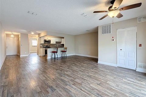 Condo in Saint Petersburg, Florida, 1 bedroom  № 1800262 - photo 2