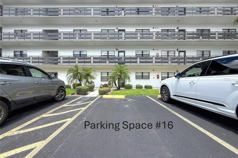 Condo in Saint Petersburg, Florida, 1 bedroom  № 1800262 - photo 13