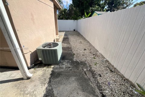 Снять в аренду виллу или дом в Майами, Флорида 2 спальни, 166.48м2, № 1992351 - фото 18