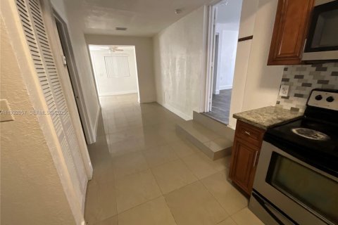 Снять в аренду виллу или дом в Майами, Флорида 2 спальни, 166.48м2, № 1992351 - фото 5