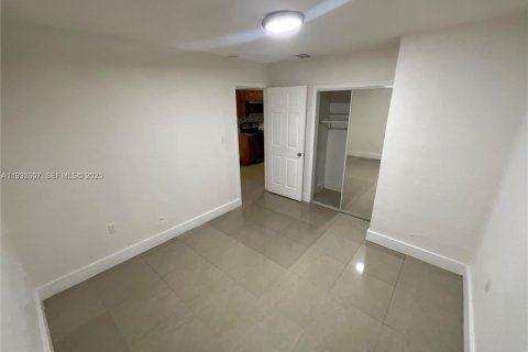 Снять в аренду виллу или дом в Майами, Флорида 2 спальни, 166.48м2, № 1992351 - фото 10