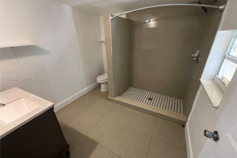 Снять в аренду виллу или дом в Майами, Флорида 2 спальни, 166.48м2, № 1992351 - фото 11